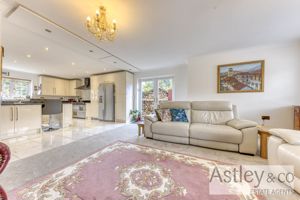 kitchen/family rm- click for photo gallery